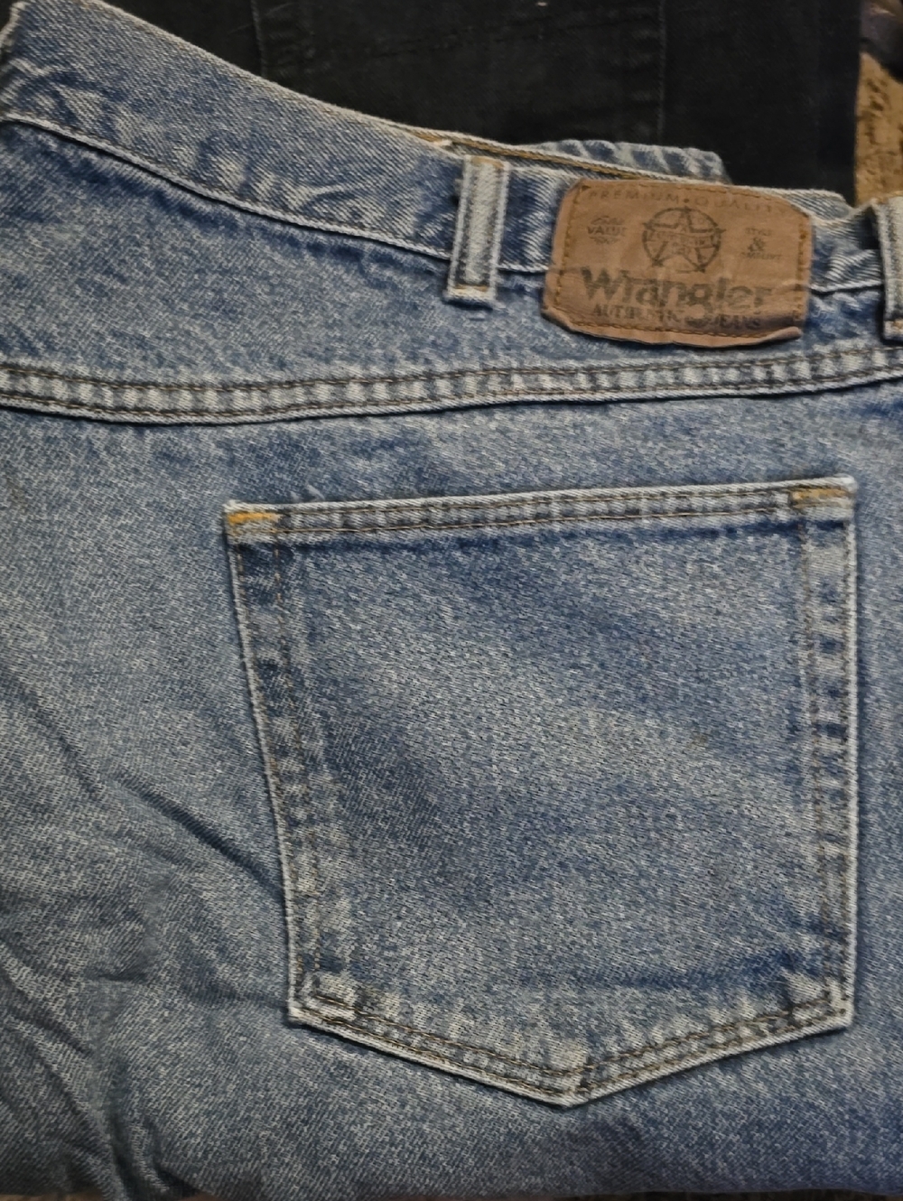 Wrangler Men’s Light Blue Denim Relaxed Jeans